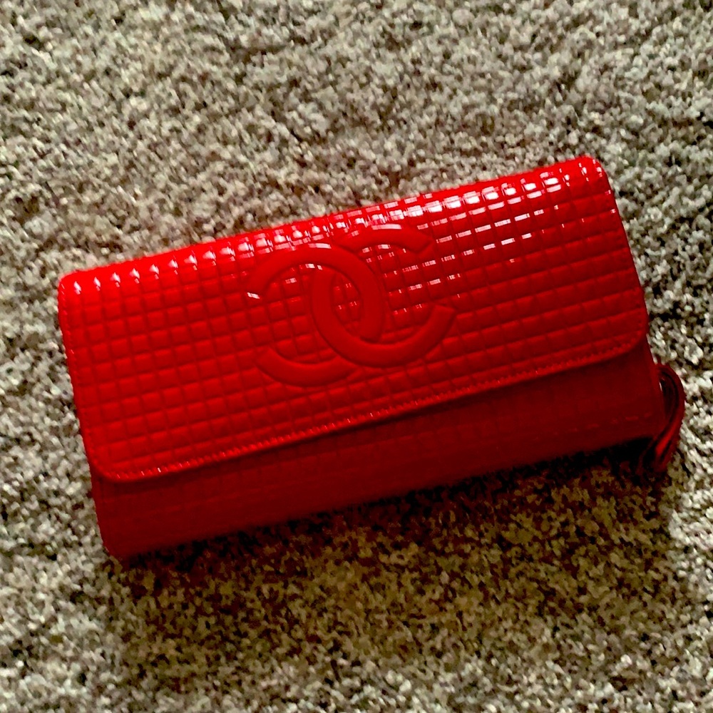 Chanel wallet w/chain